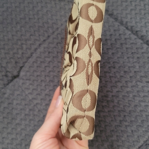 Coach Factory
One Size Wristlet - Picture 3 of 9